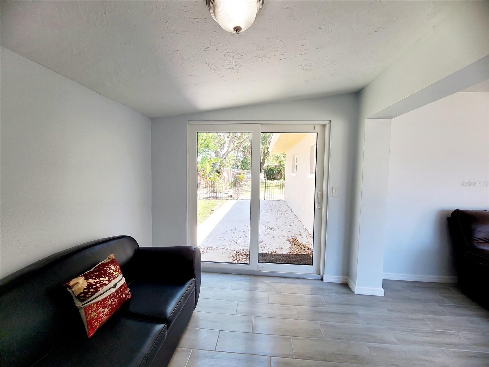 Image 14 of 41 For 2035 Vinson Avenue