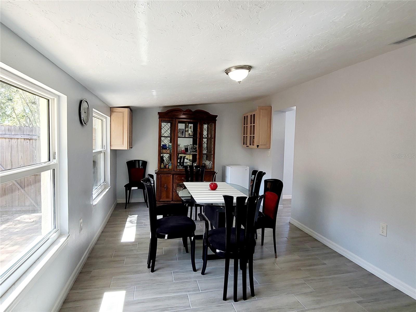 Image 21 of 41 For 2035 Vinson Avenue