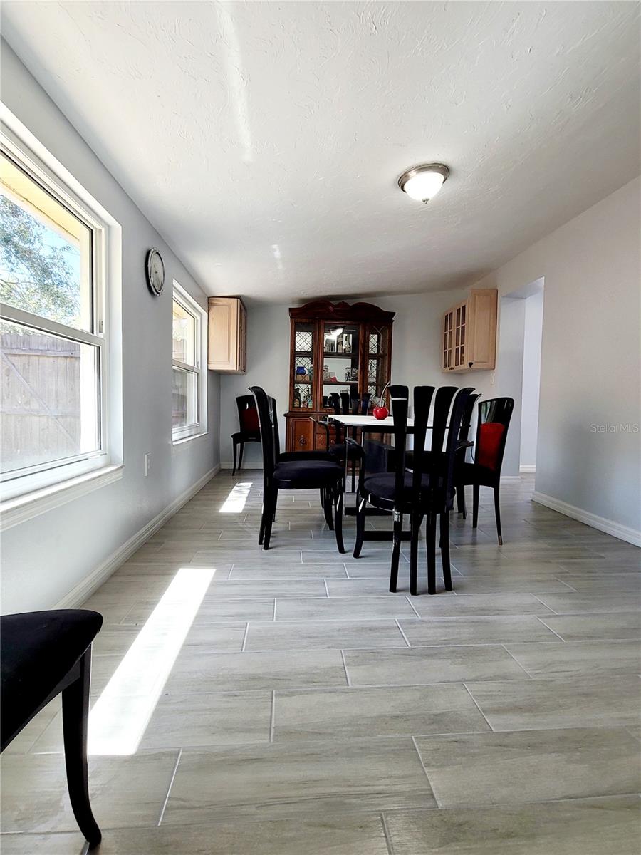 Image 23 of 41 For 2035 Vinson Avenue