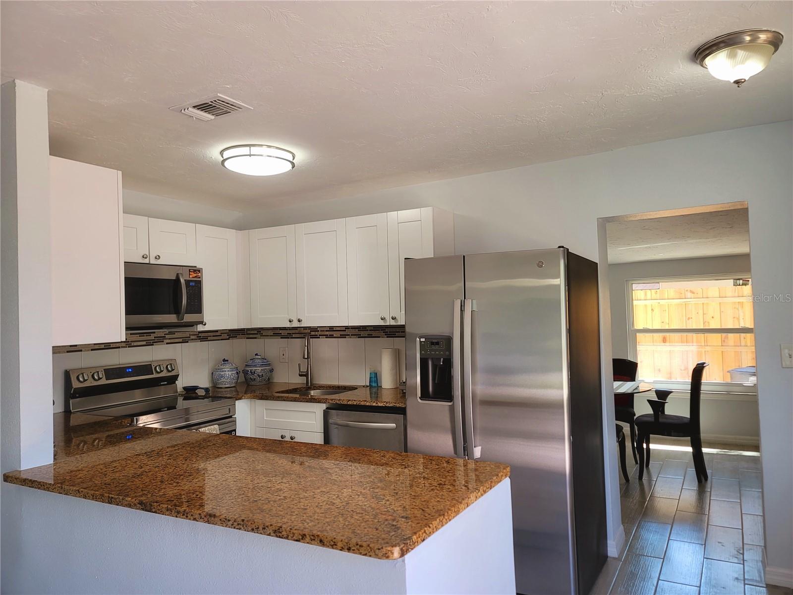 Image 7 of 41 For 2035 Vinson Avenue