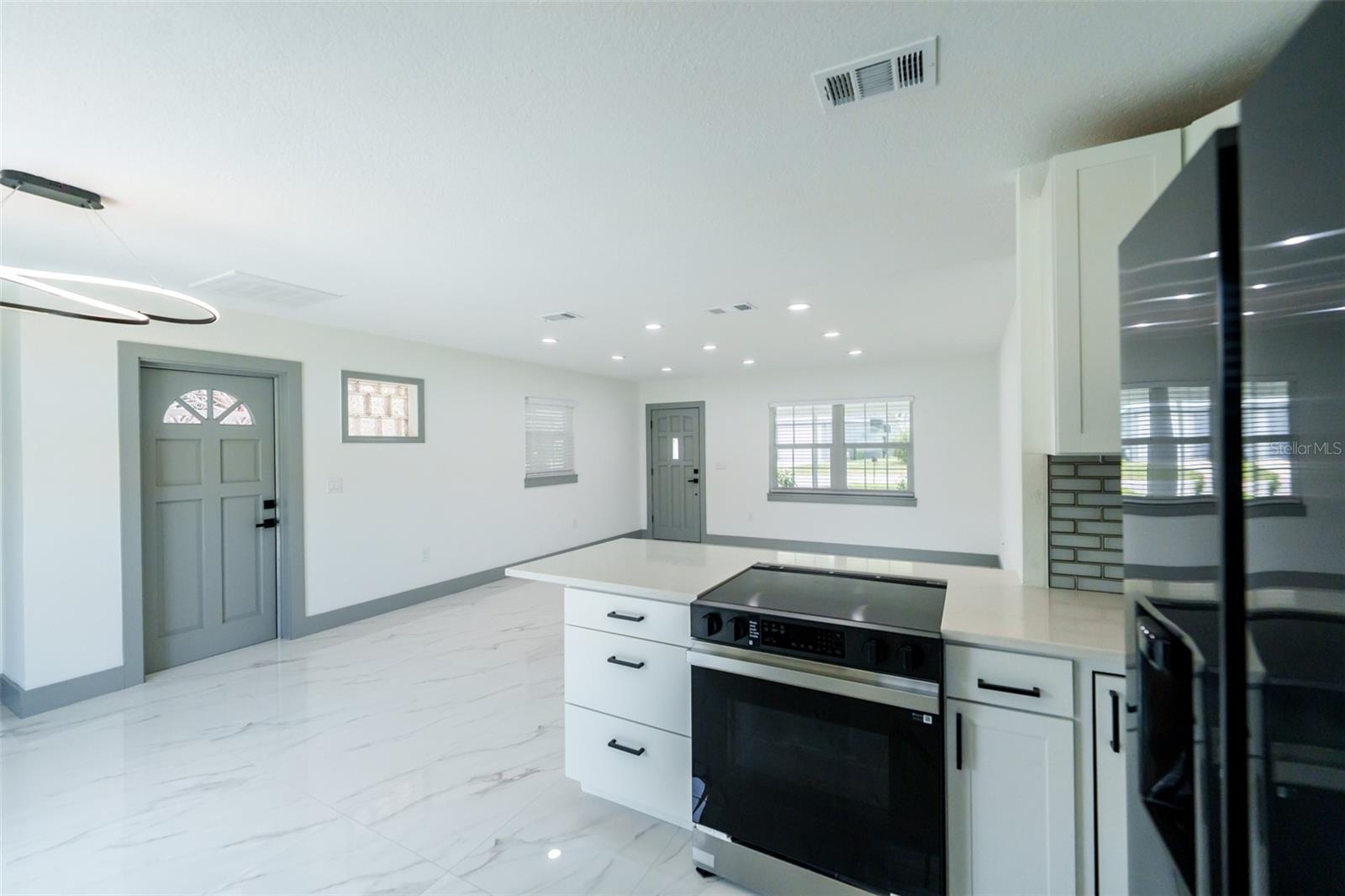 Image 11 of 29 For 211 22nd Street Court Ne