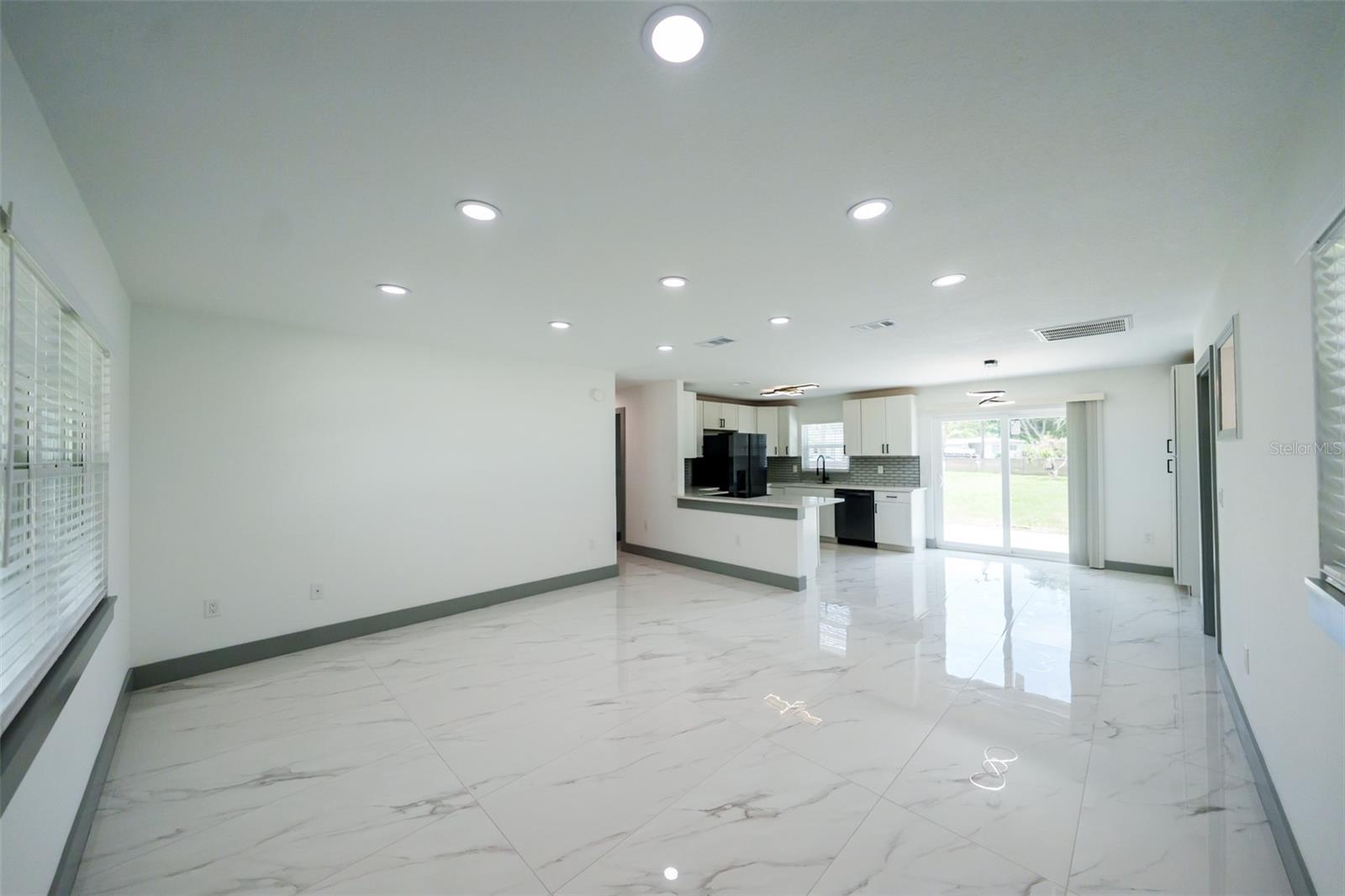 Image 4 of 29 For 211 22nd Street Court Ne
