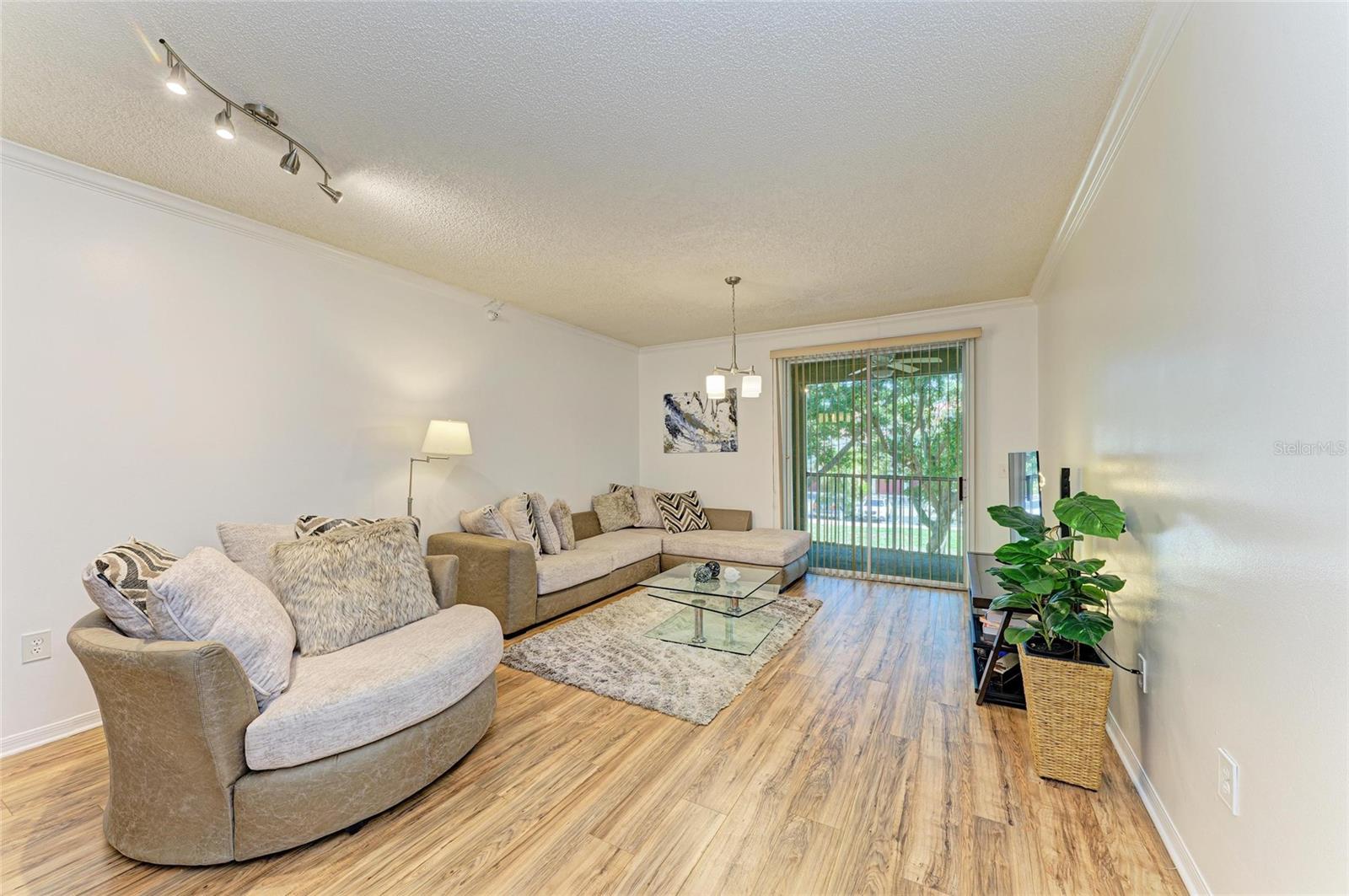 Image 11 of 49 For 5001 Baraldi Circle 22-202