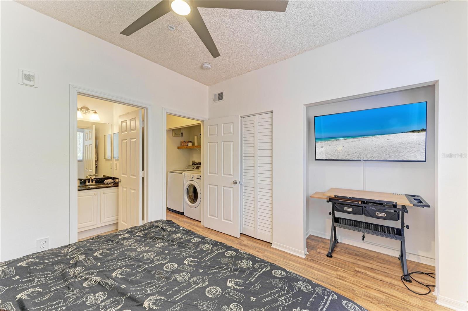 Image 24 of 49 For 5001 Baraldi Circle 22-202