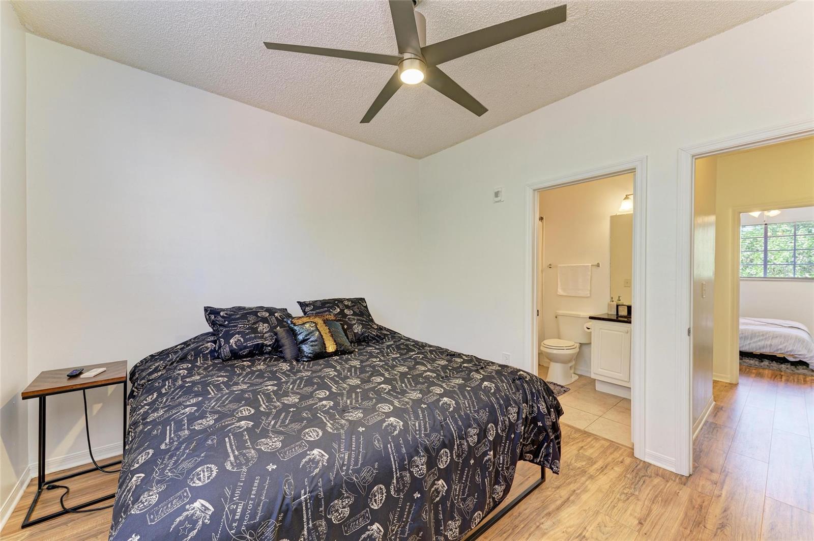 Image 25 of 49 For 5001 Baraldi Circle 22-202