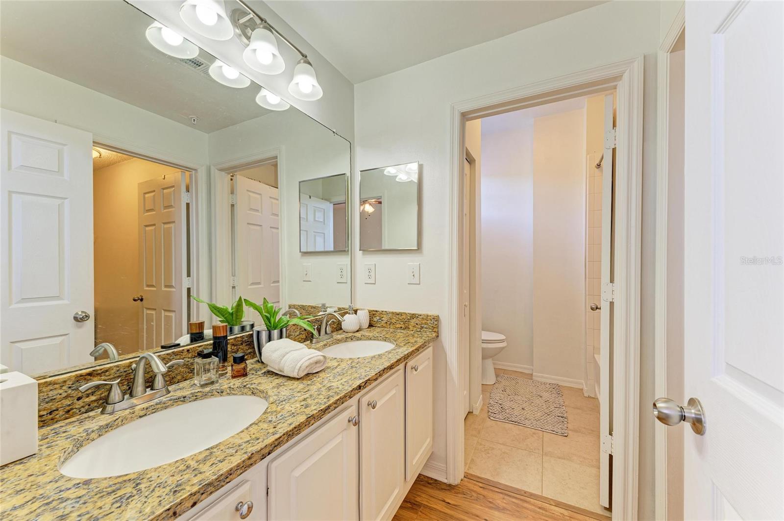 Image 30 of 49 For 5001 Baraldi Circle 22-202