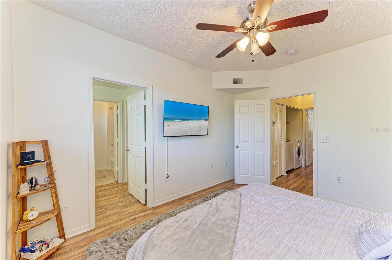Image 31 of 49 For 5001 Baraldi Circle 22-202