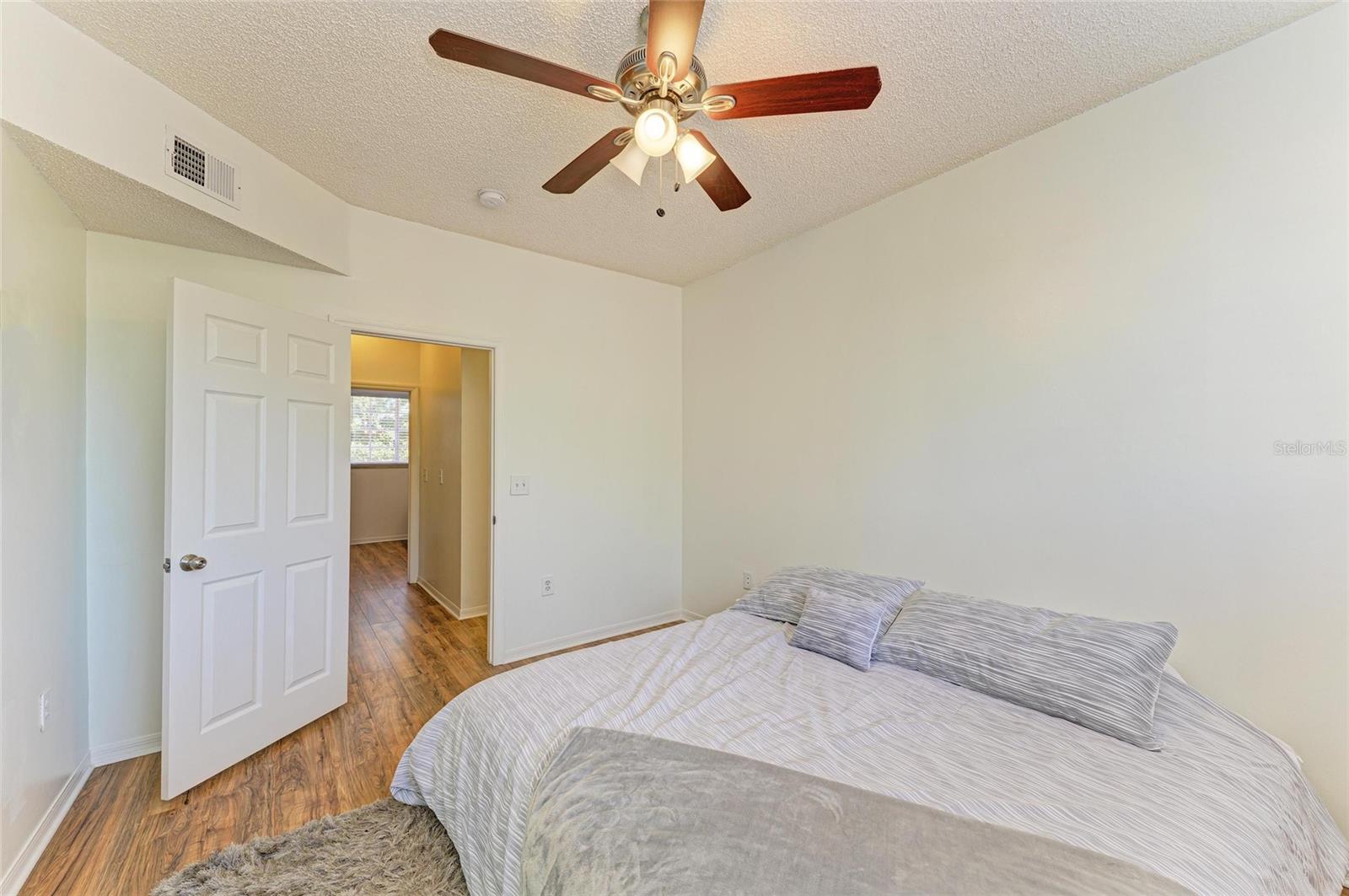 Image 32 of 49 For 5001 Baraldi Circle 22-202