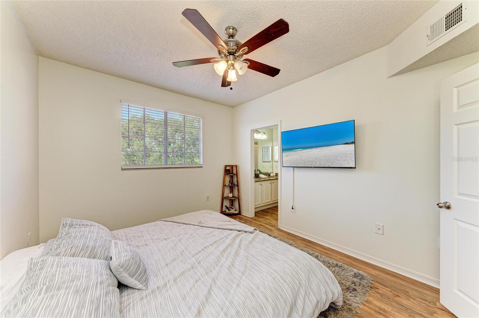 Image 33 of 49 For 5001 Baraldi Circle 22-202