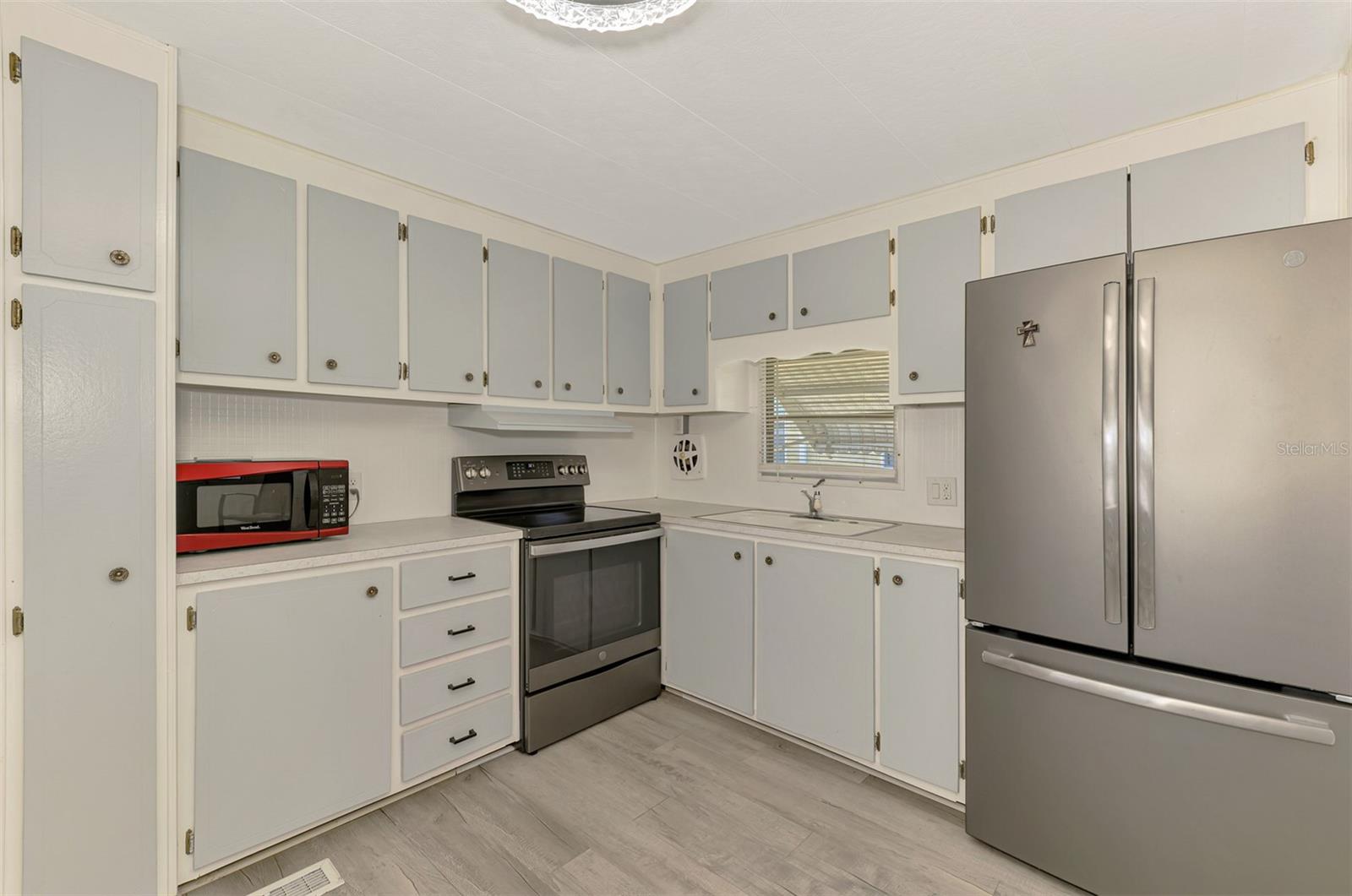 Image 12 of 32 For 226 3rd St. East