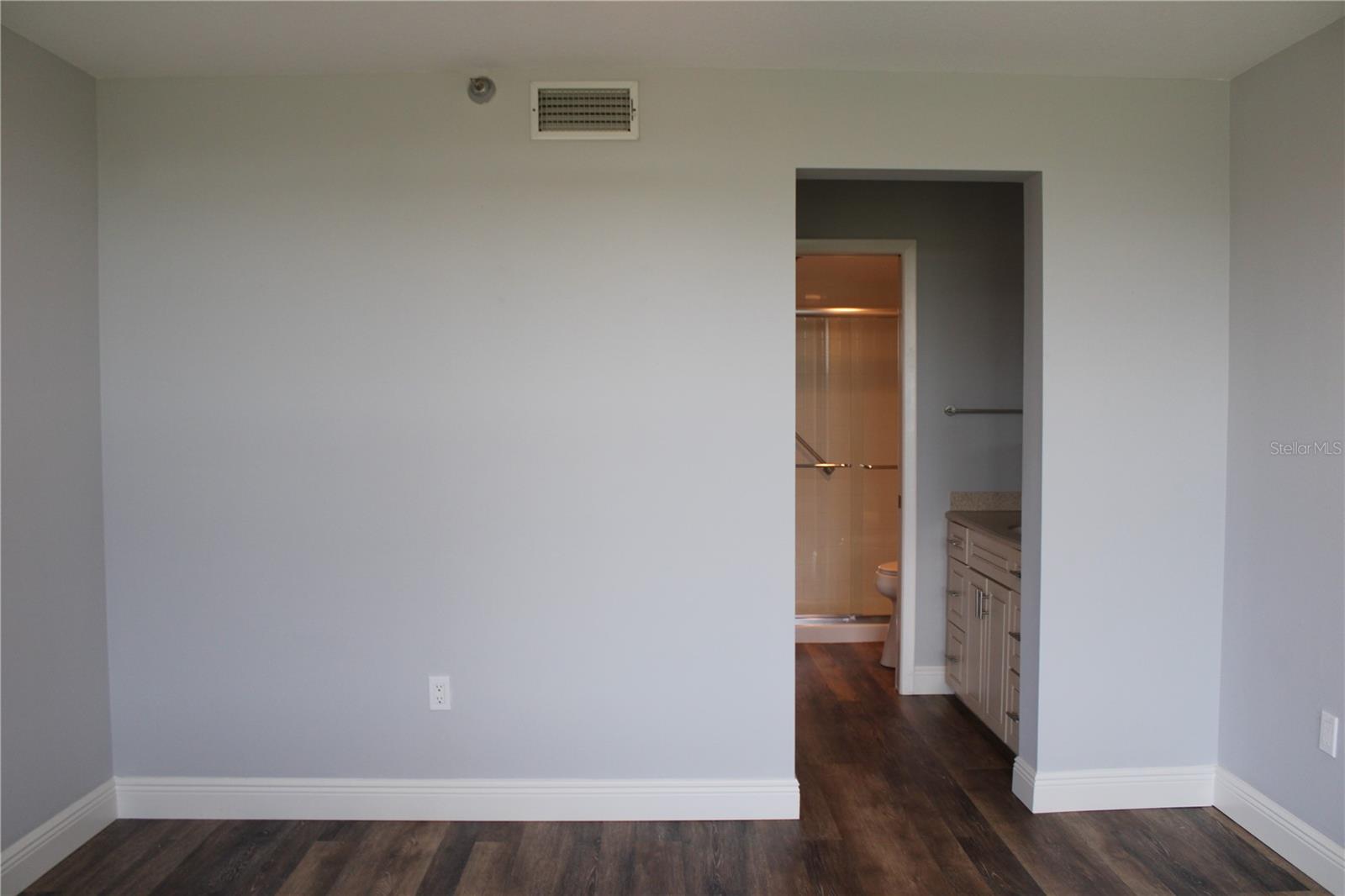 Image 17 of 44 For 4410 Fairways Boulevard 208