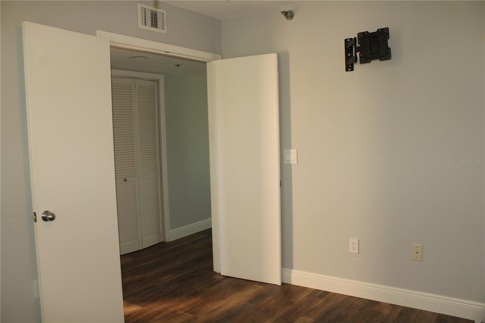 Image 30 of 44 For 4410 Fairways Boulevard 208