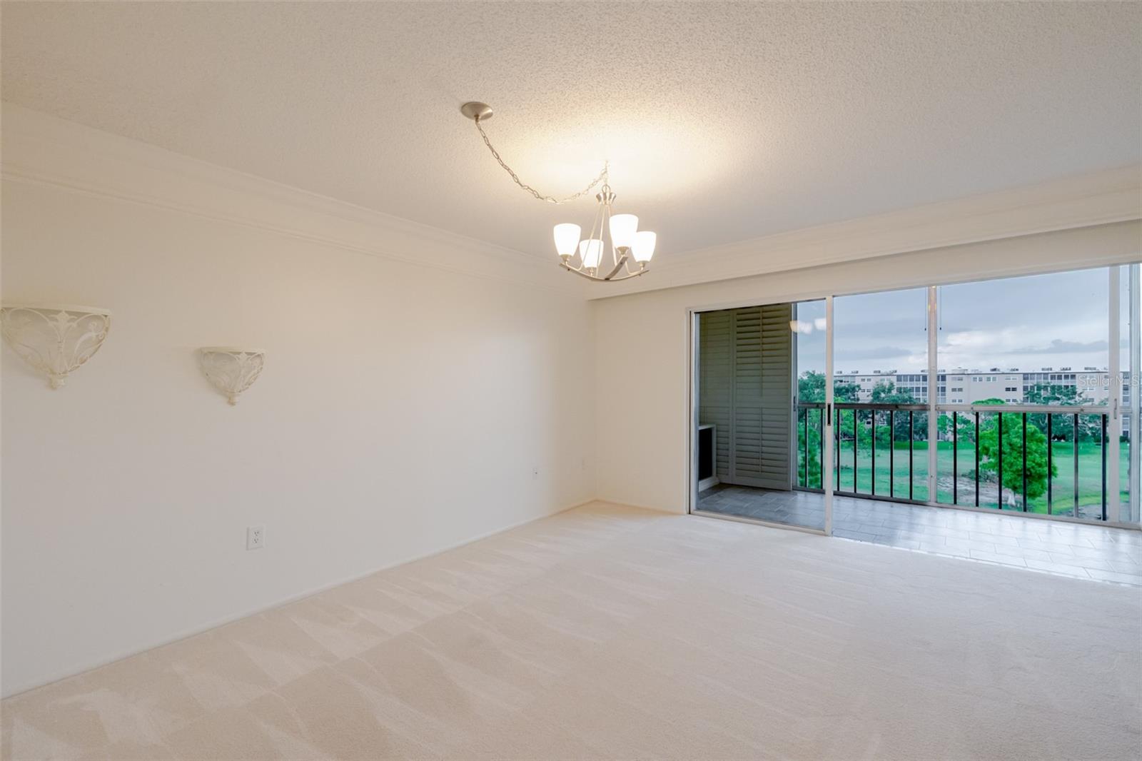 Image 38 of 81 For 3680 Ironwood Circle 603l