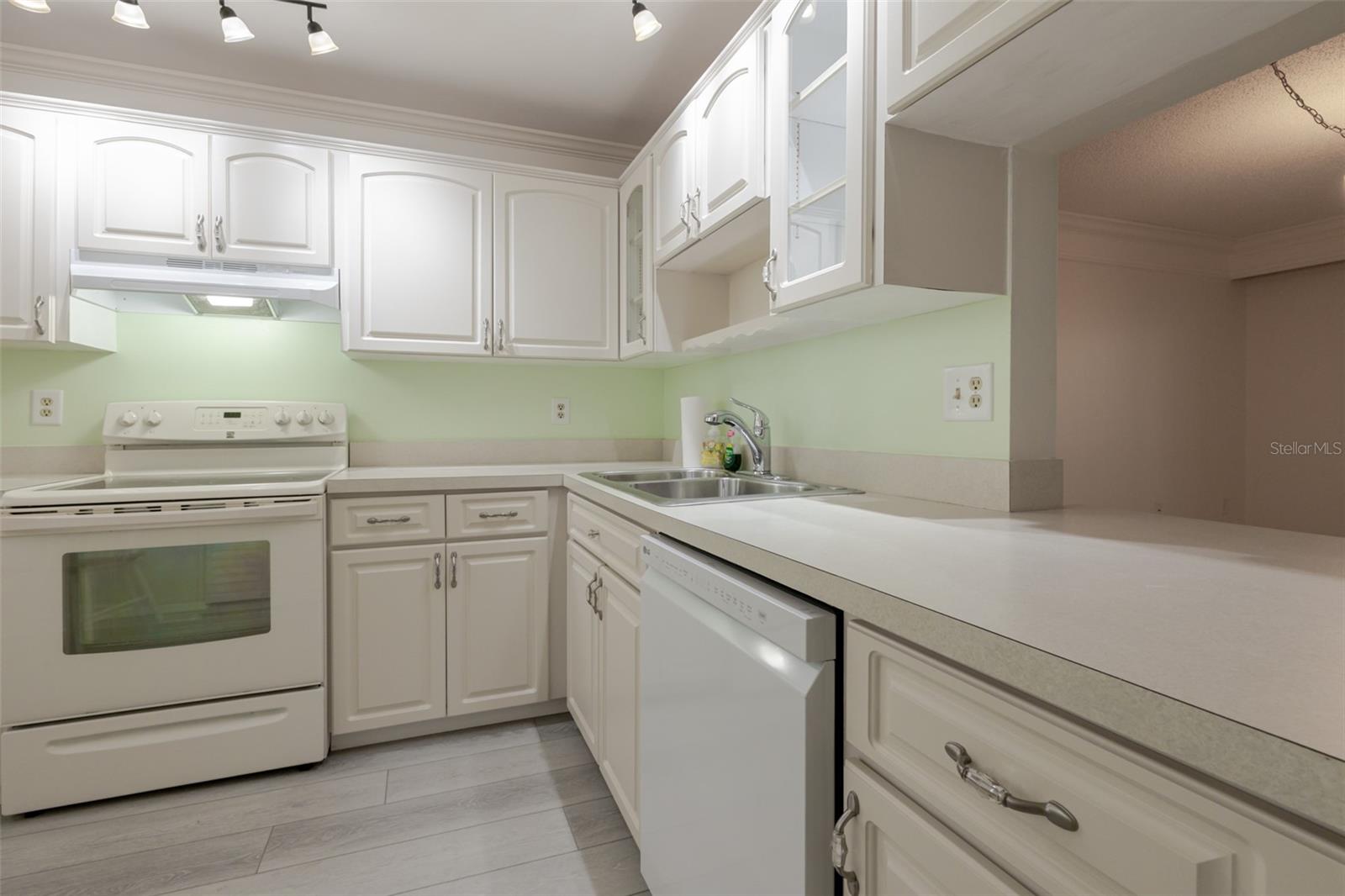 Image 7 of 81 For 3680 Ironwood Circle 603l