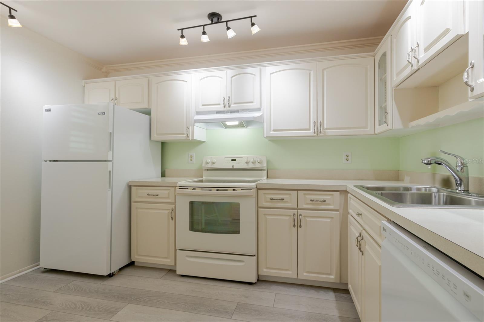Image 8 of 81 For 3680 Ironwood Circle 603l