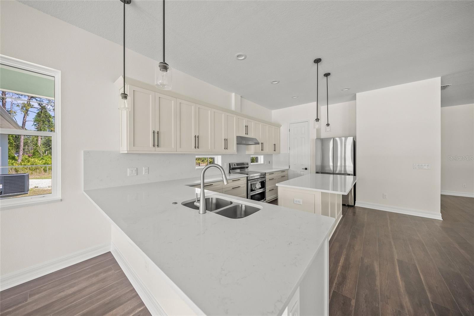 Image 36 of 64 For 8146 Tropicaire Boulevard