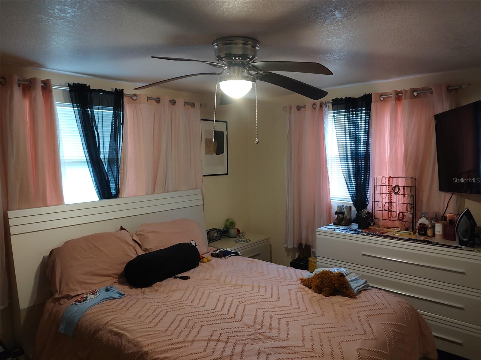 Image 12 of 27 For 1423 17th Avenue E