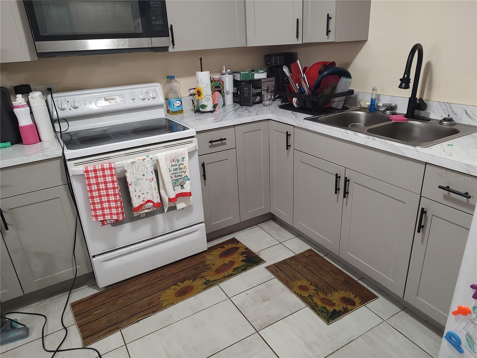 Image 5 of 27 For 1423 17th Avenue E