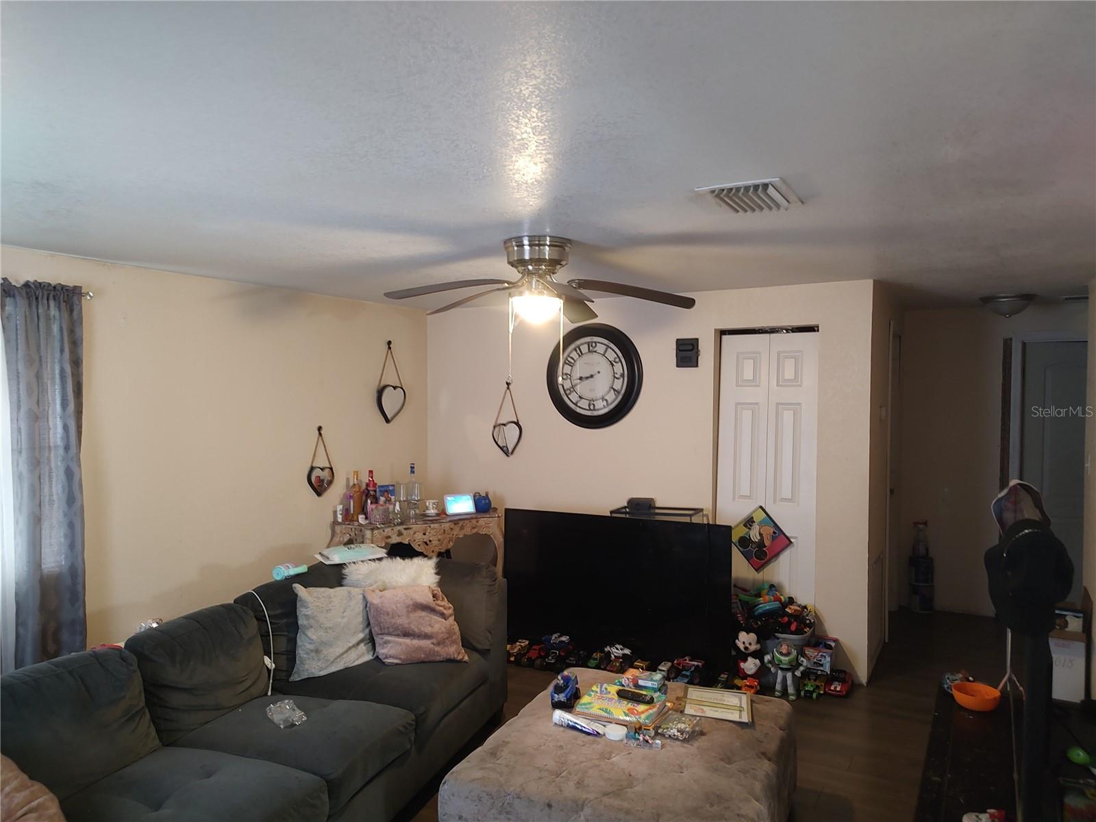 Image 8 of 27 For 1423 17th Avenue E