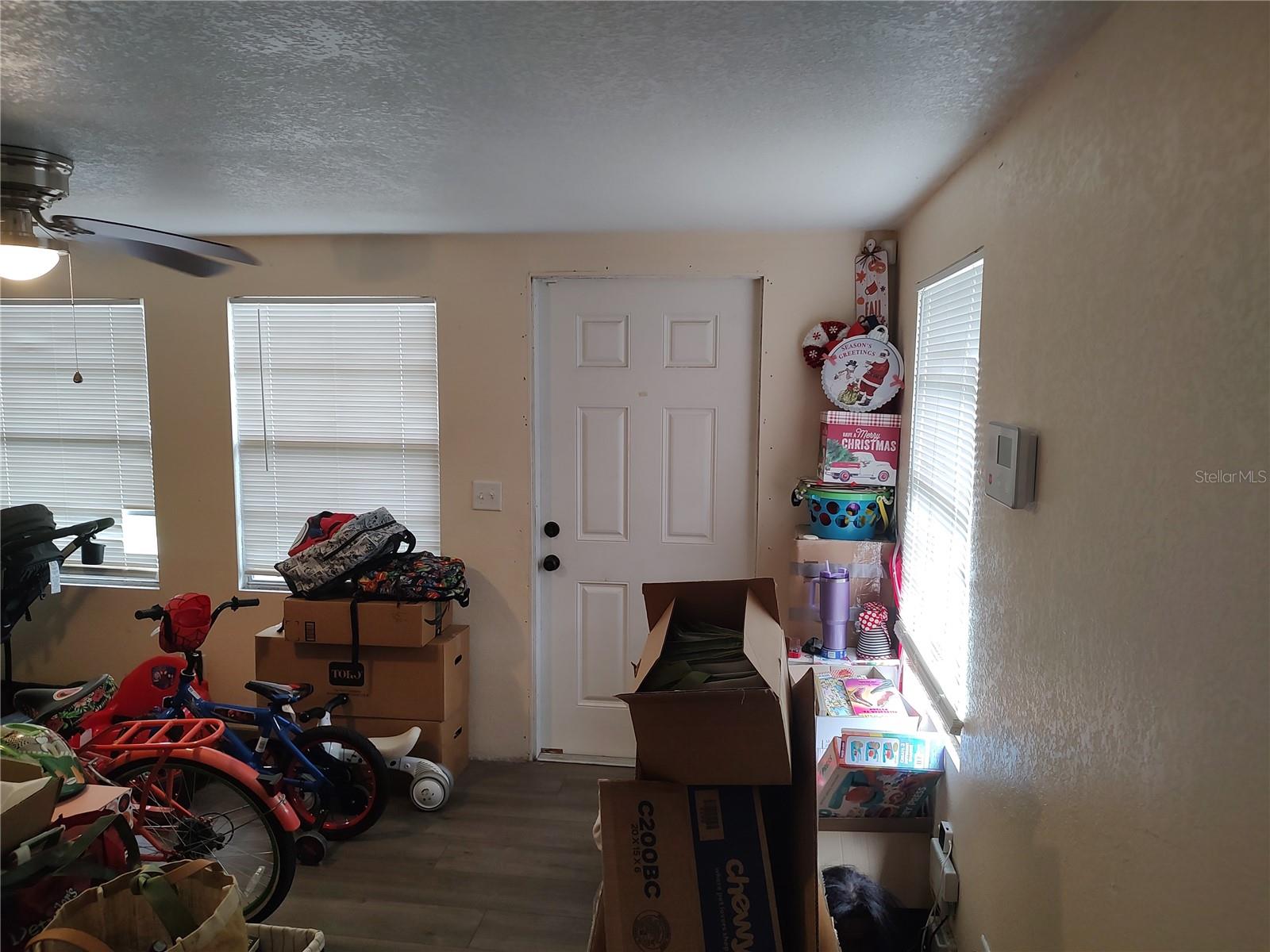 Image 9 of 27 For 1423 17th Avenue E