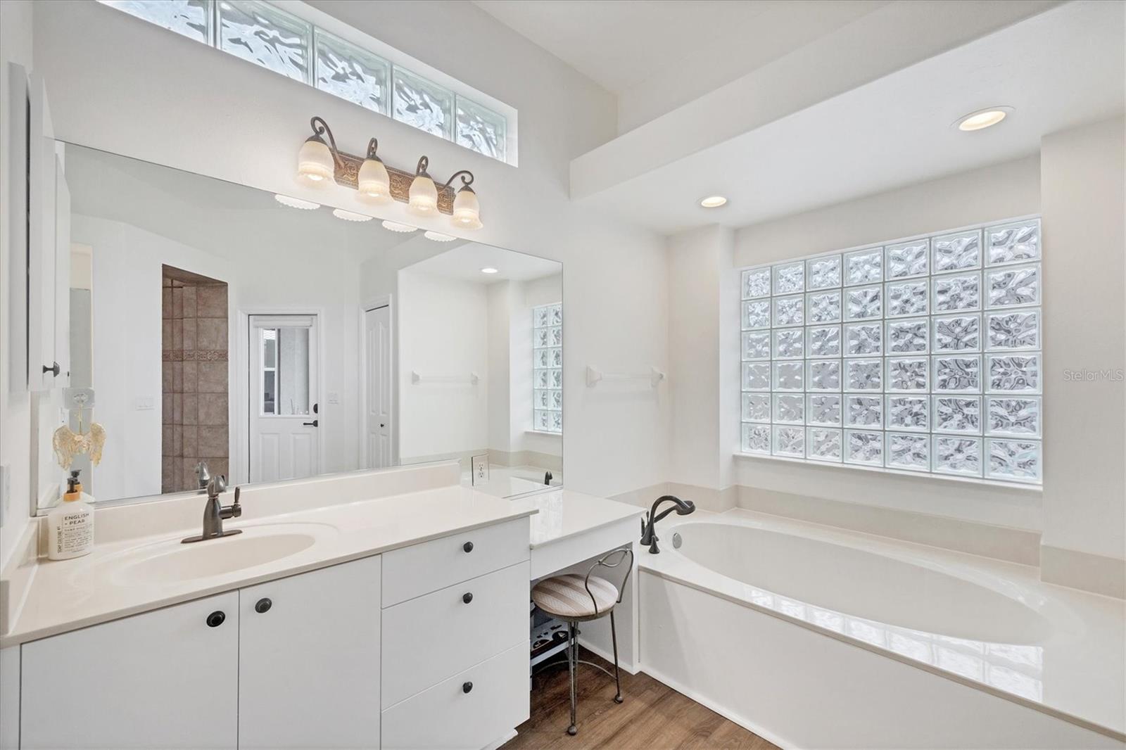 Image 17 of 92 For 2518 Dick Wilson Drive