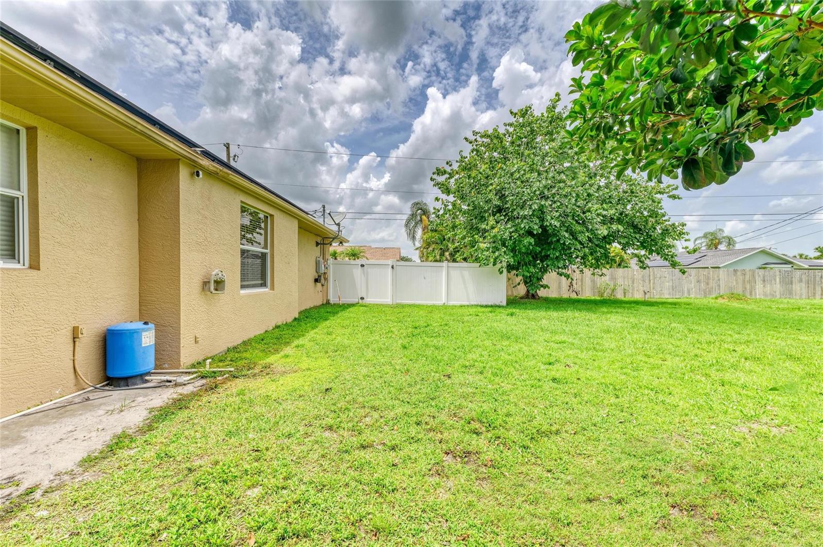 Image 33 of 60 For 23136 Langdon Avenue
