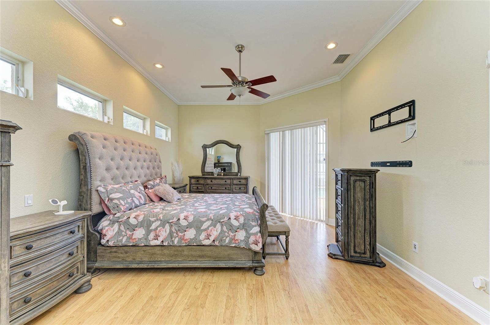Image 36 of 60 For 23136 Langdon Avenue