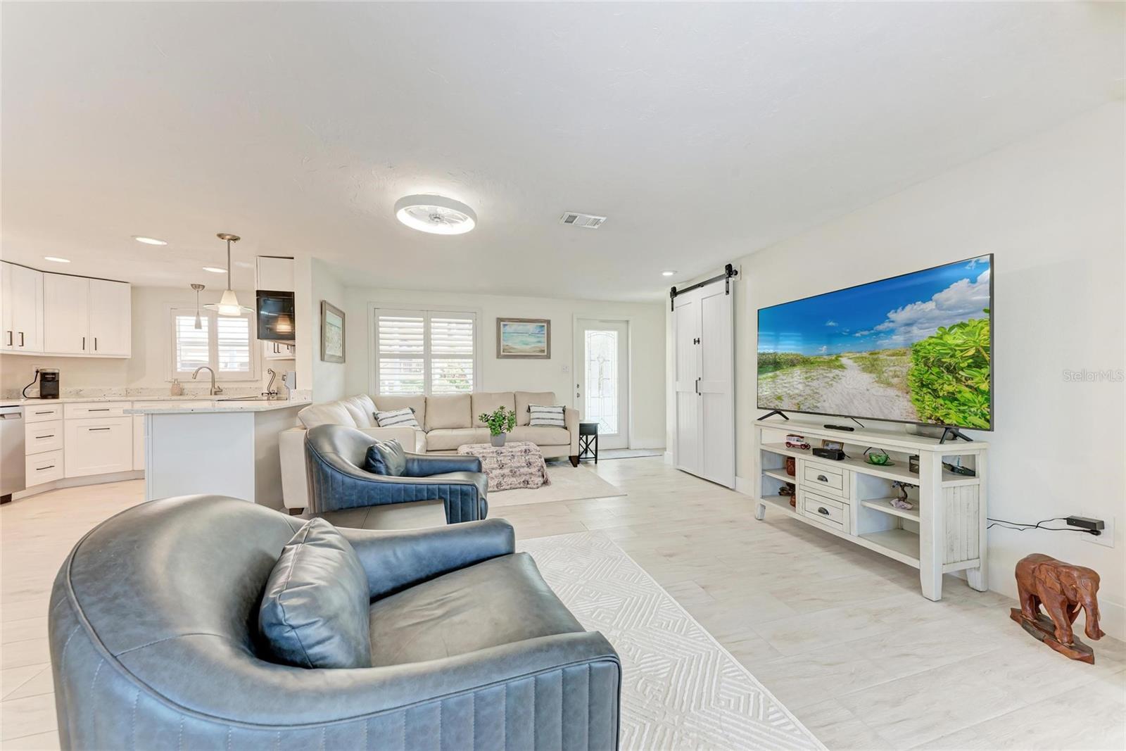 Image 14 of 57 For 726 Jungle Queen Way