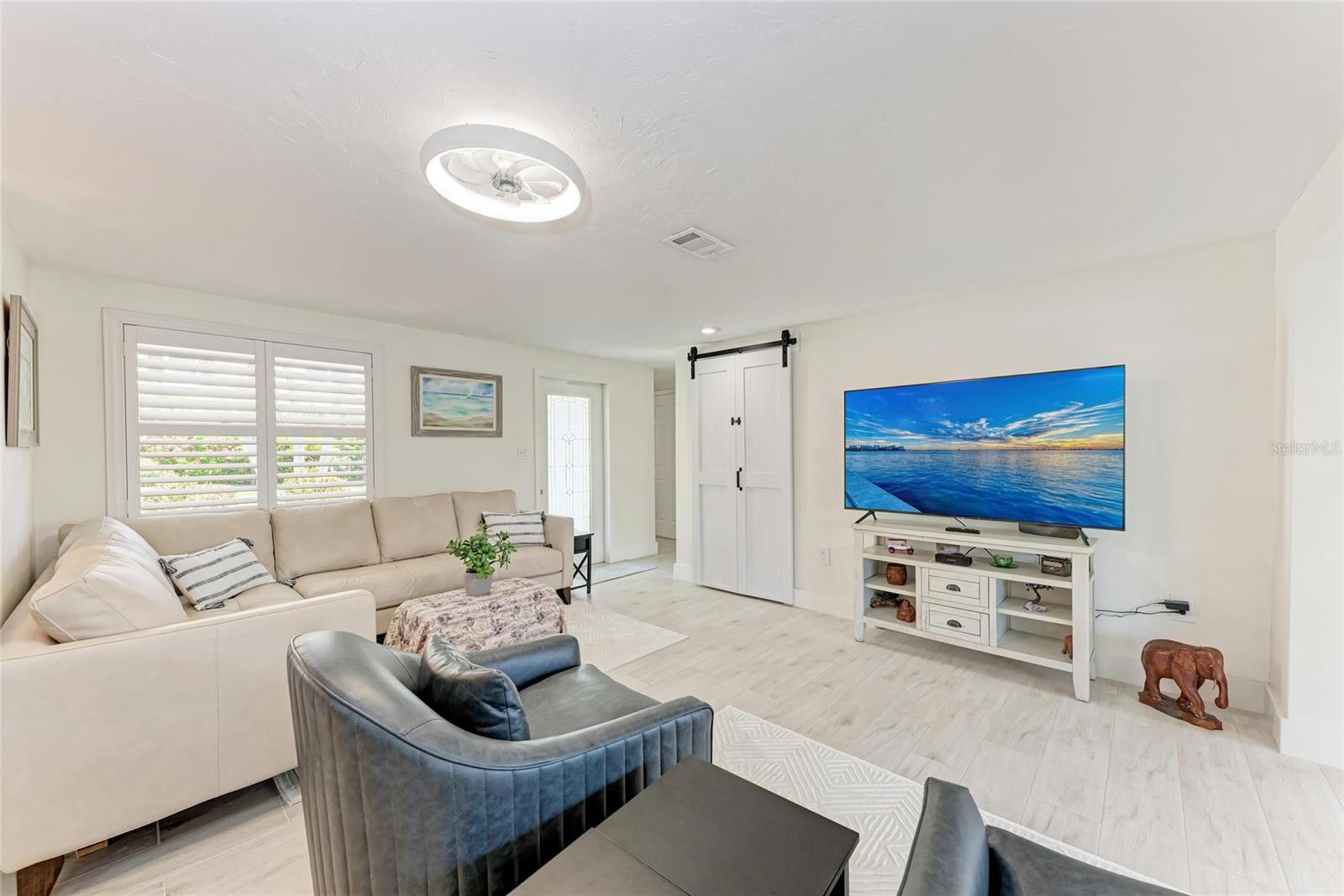 Image 15 of 57 For 726 Jungle Queen Way