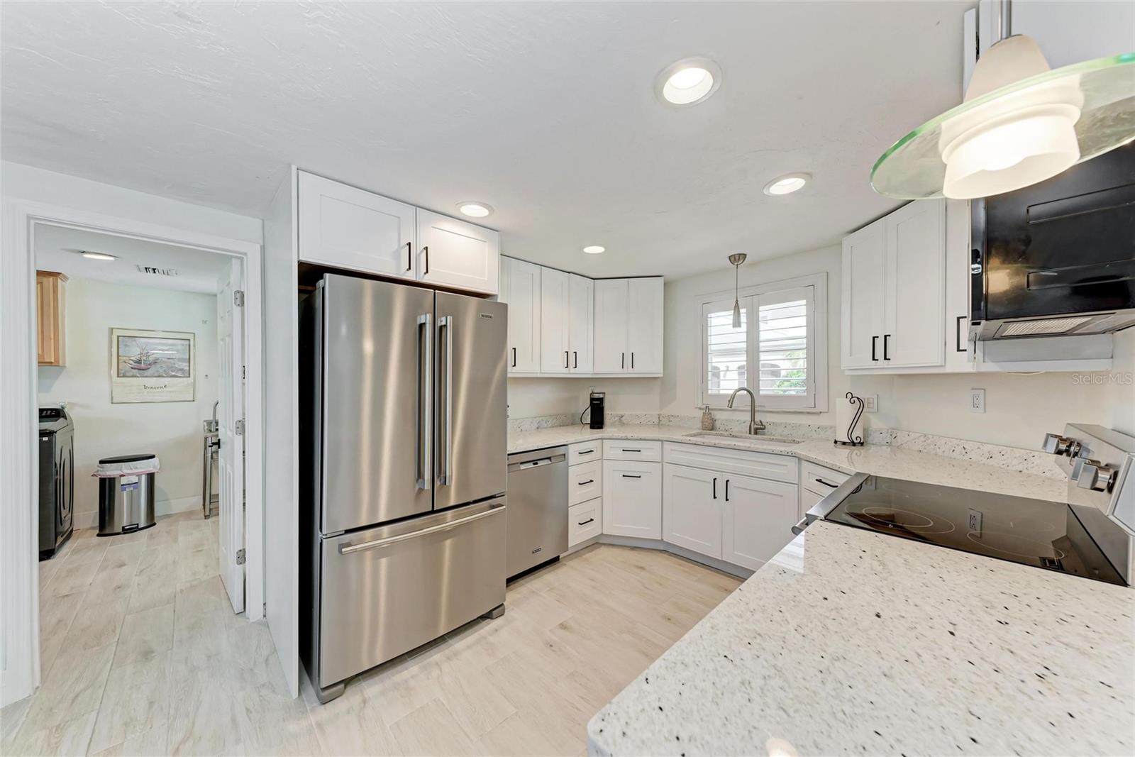 Image 16 of 57 For 726 Jungle Queen Way