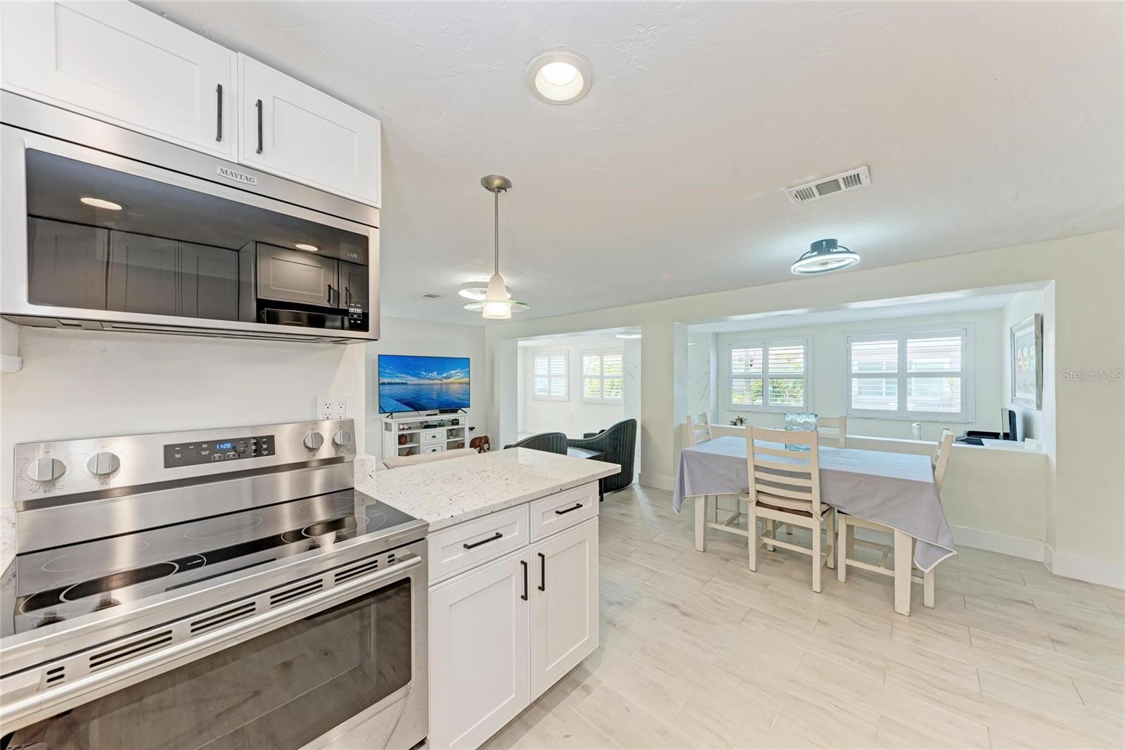 Image 17 of 57 For 726 Jungle Queen Way