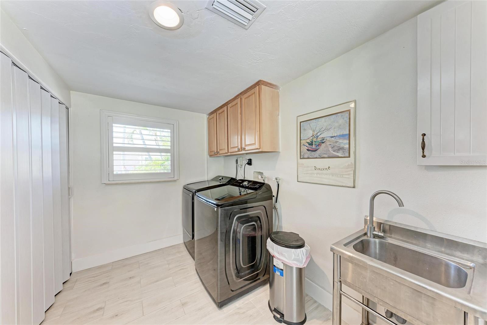 Image 34 of 57 For 726 Jungle Queen Way