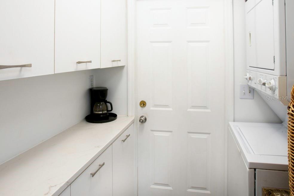Image 13 of 22 For 6504 Heritage Lane 99