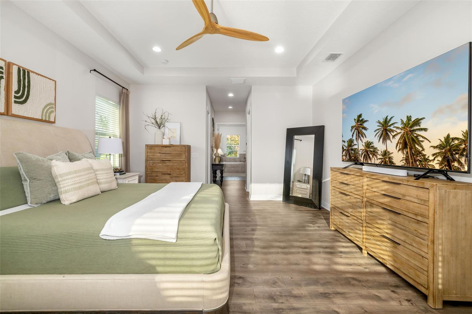 Image 3 of 79 For 408 166th Street E