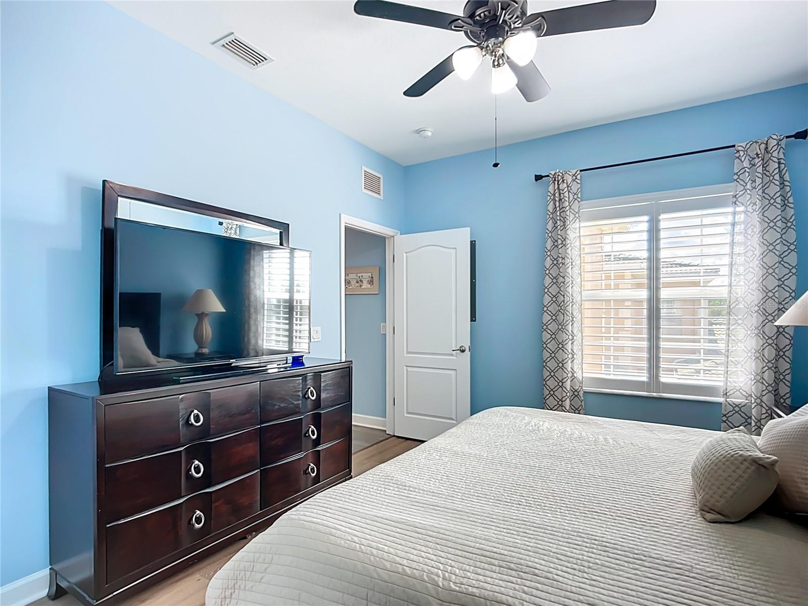 Image 20 of 45 For 6604 7th Avenue Circle W