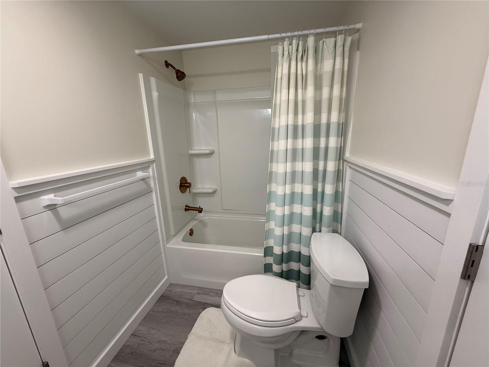 Image 12 of 26 For 637 Los Altos  374