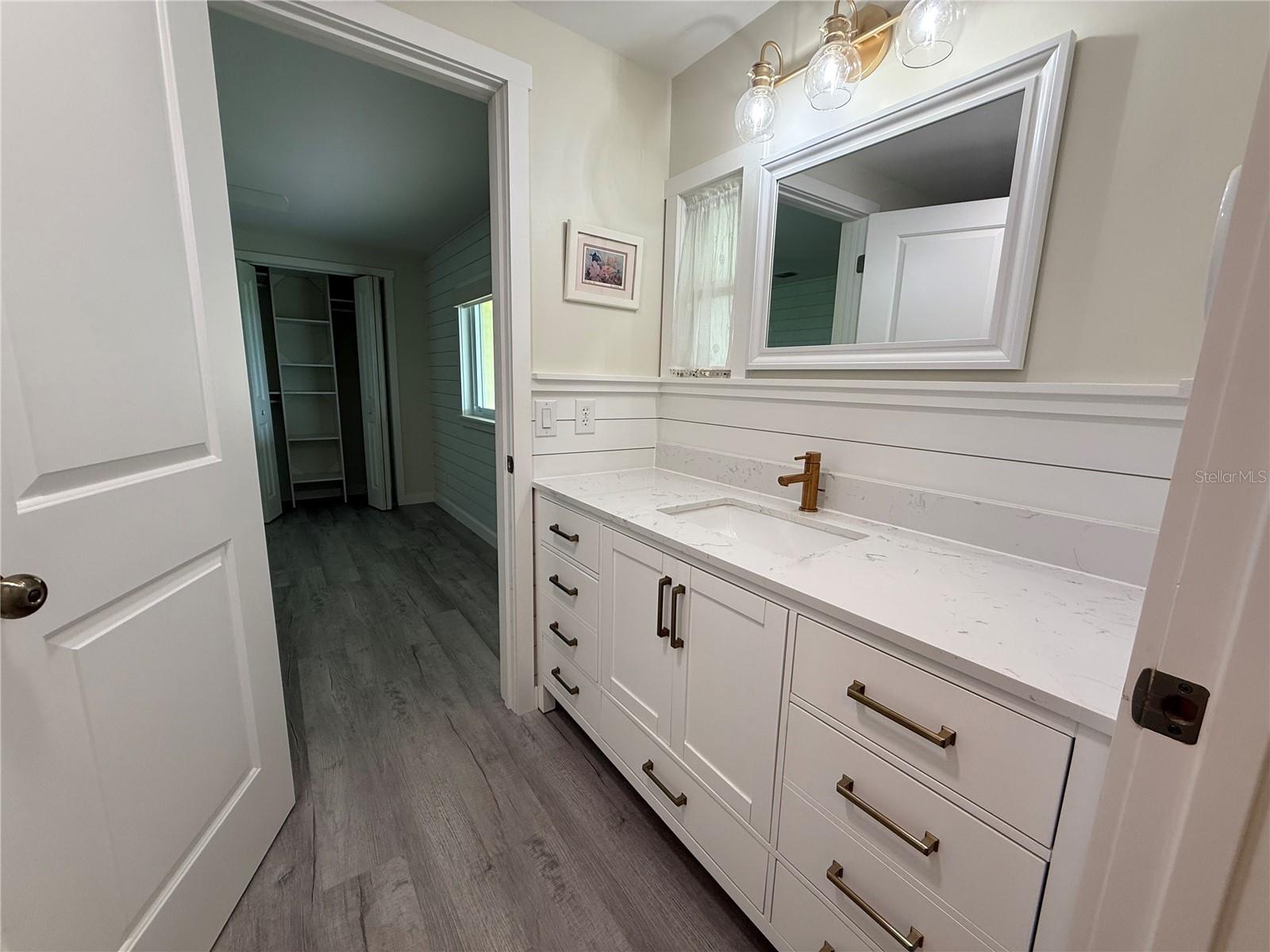 Image 13 of 26 For 637 Los Altos  374