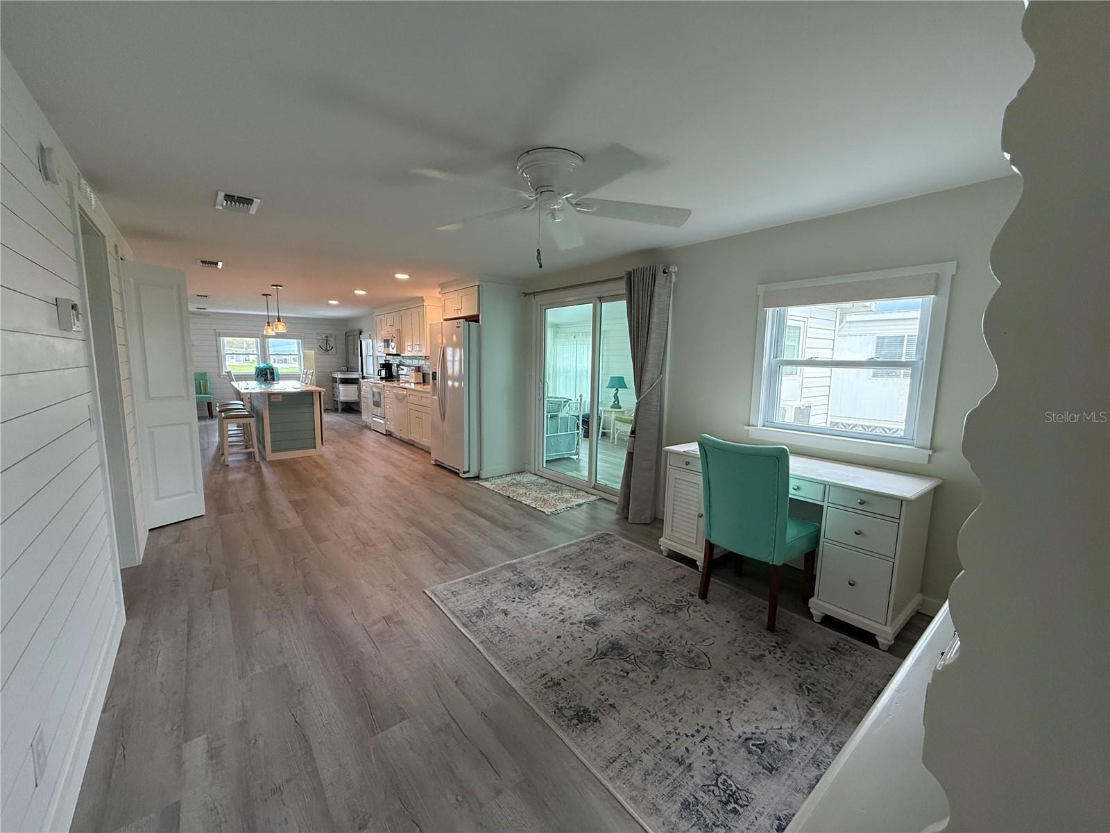 Image 14 of 26 For 637 Los Altos  374