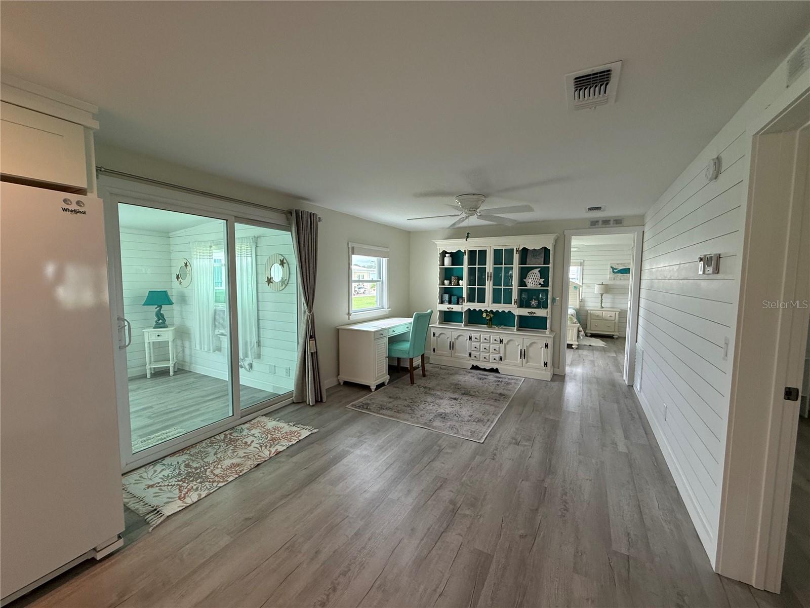 Image 15 of 26 For 637 Los Altos  374