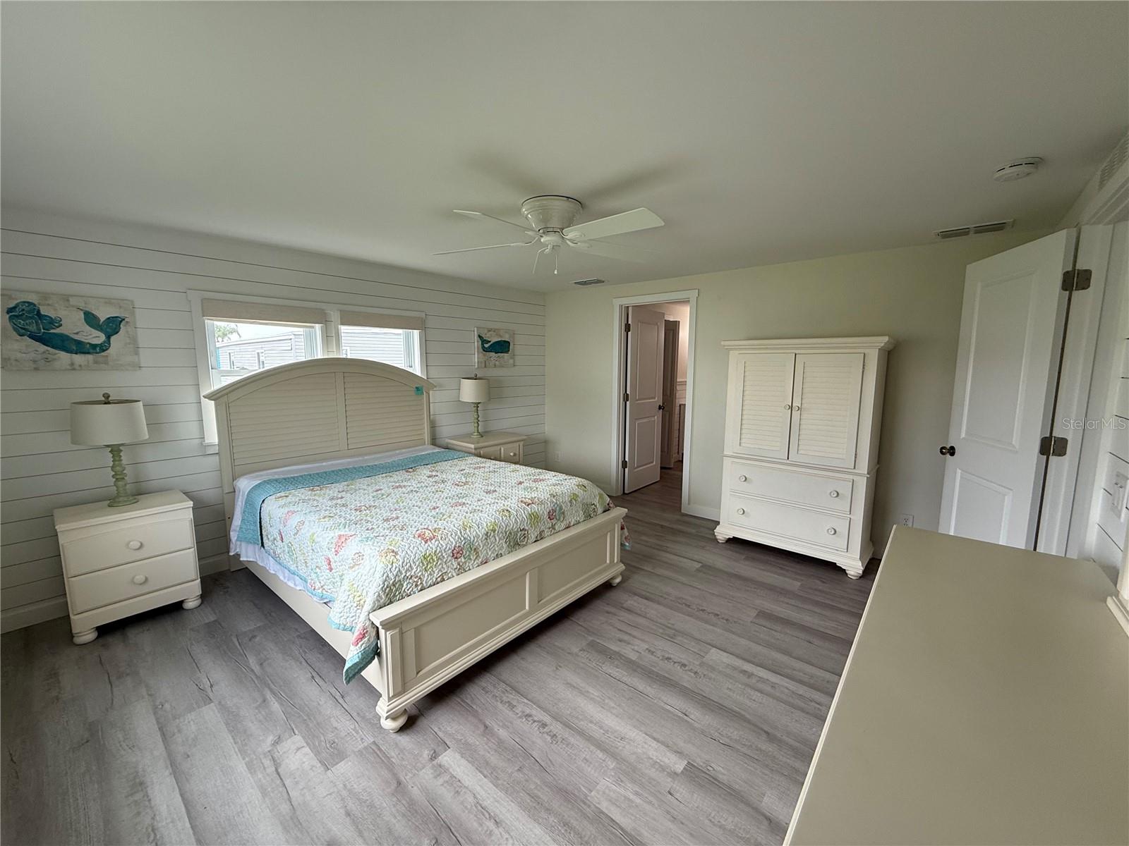 Image 6 of 26 For 637 Los Altos  374