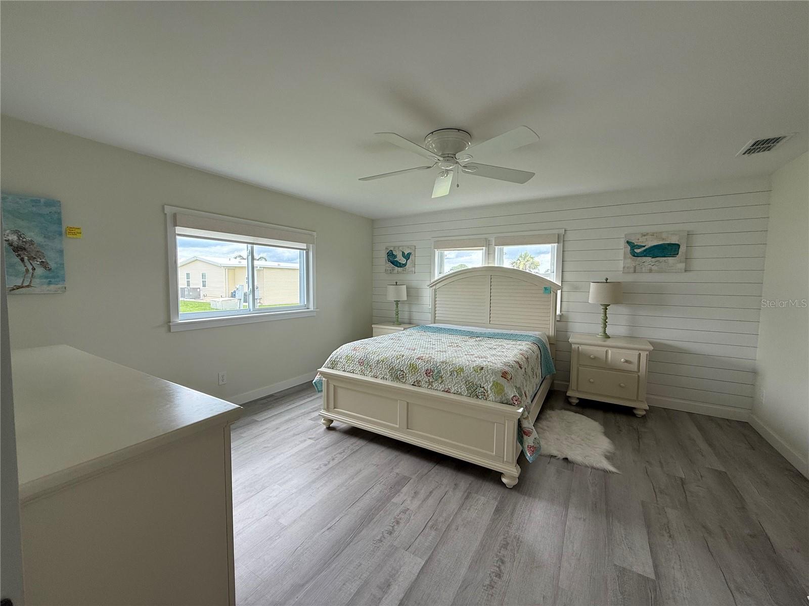 Image 7 of 26 For 637 Los Altos  374