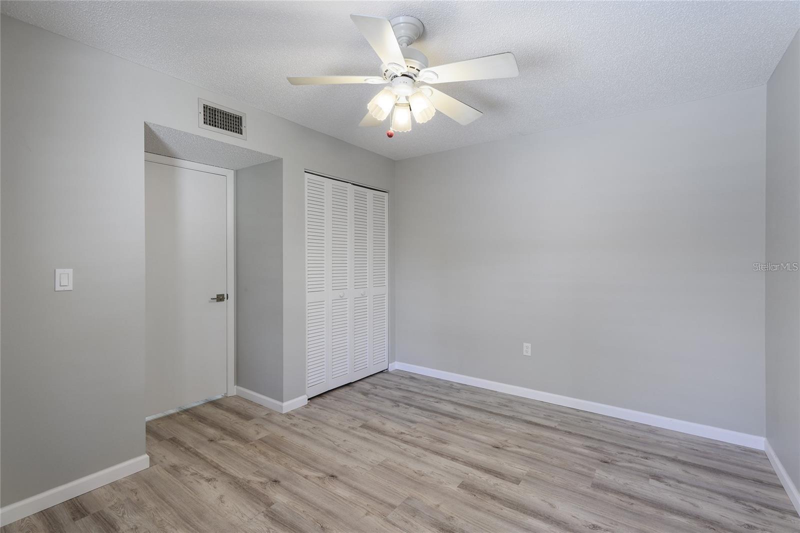 Image 16 of 33 For 814 Spring Lakes Boulevard 14