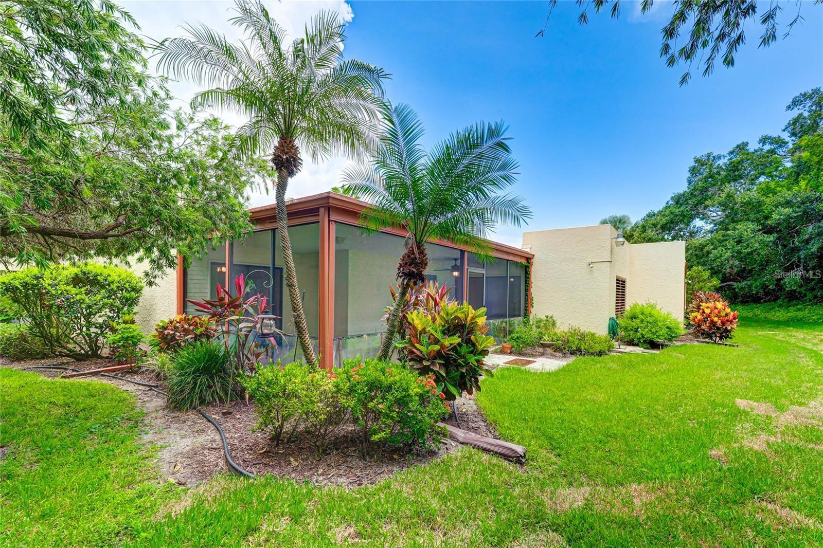 Image 24 of 33 For 814 Spring Lakes Boulevard 14