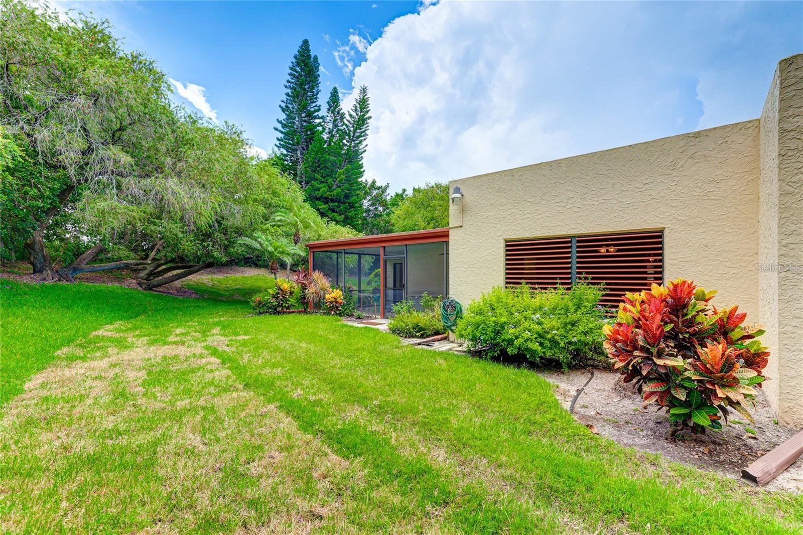 Image 25 of 33 For 814 Spring Lakes Boulevard 14