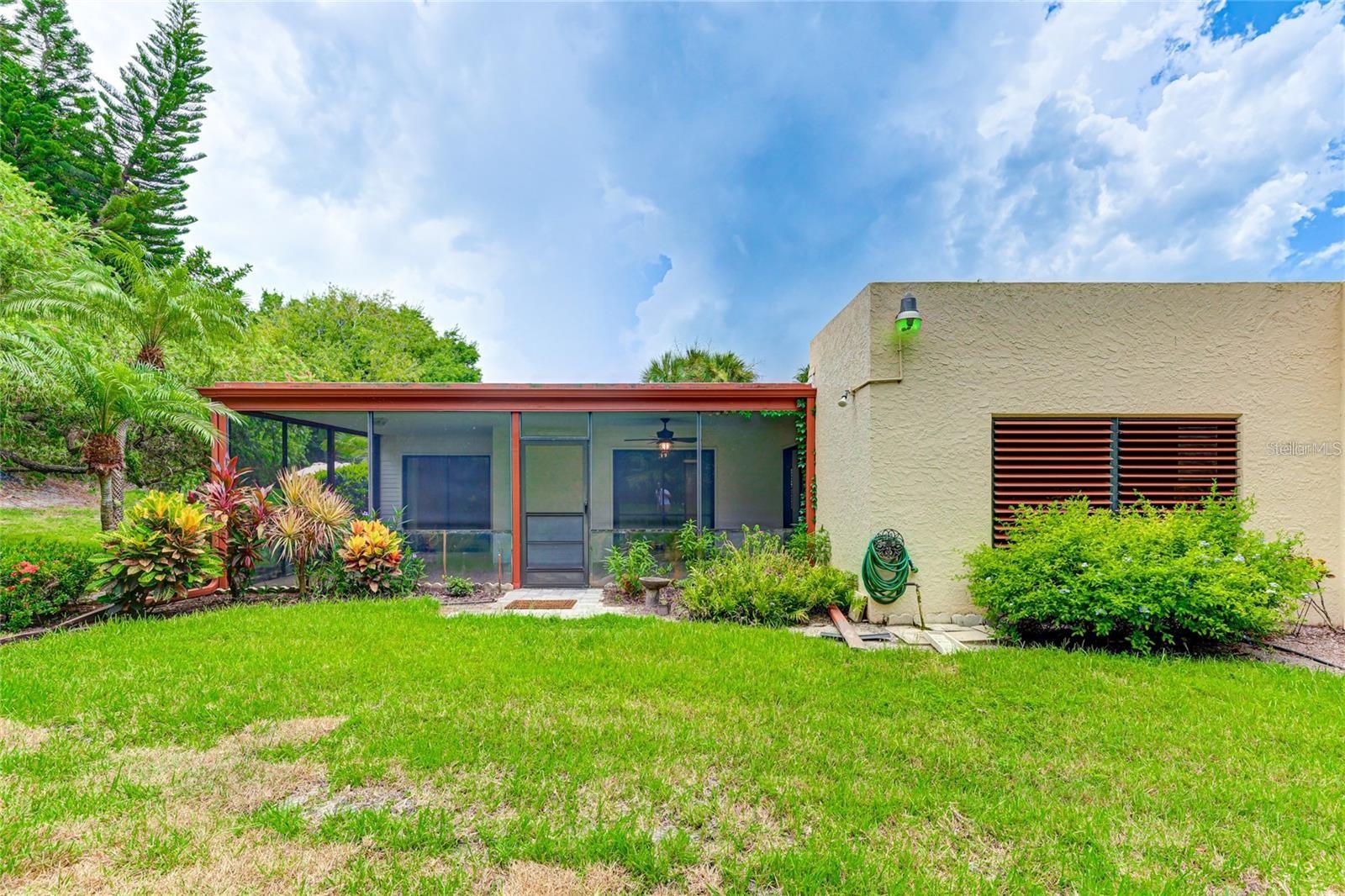 Image 26 of 33 For 814 Spring Lakes Boulevard 14
