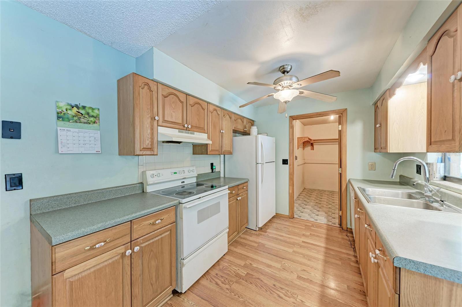 Image 12 of 40 For 425 16th Avenue