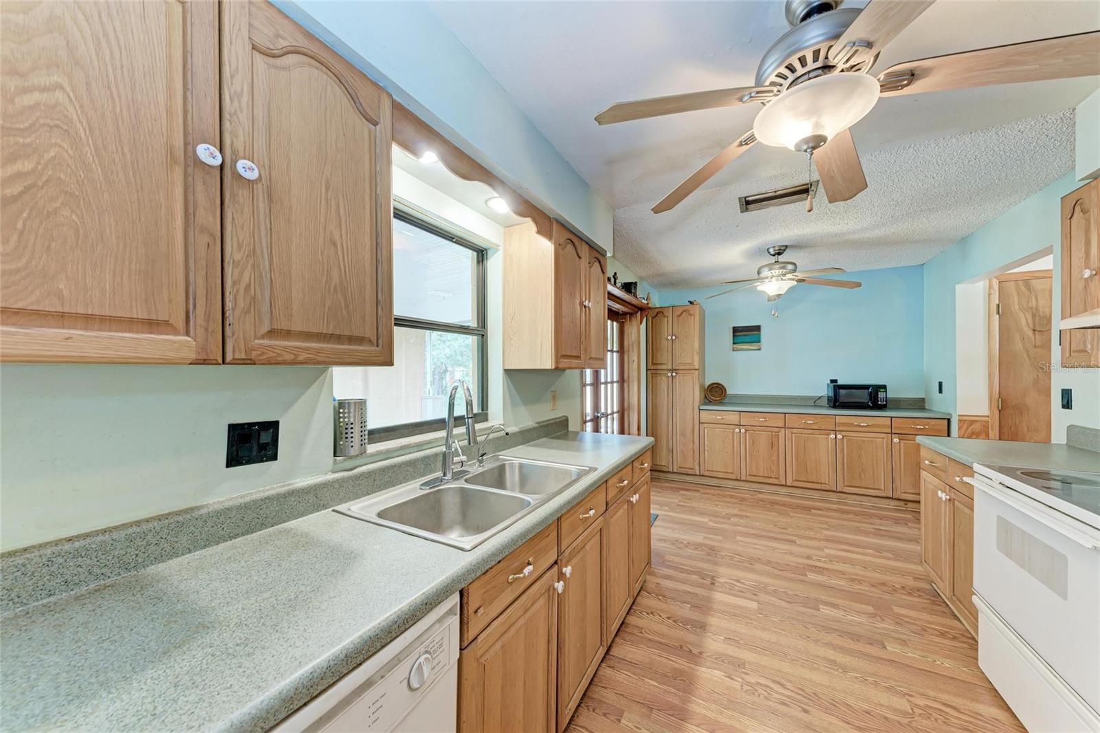 Image 13 of 40 For 425 16th Avenue