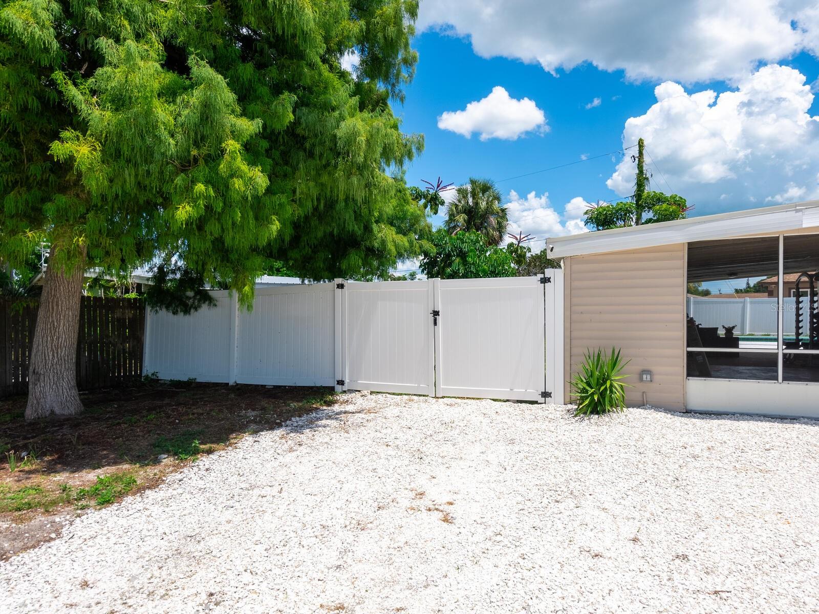 Image 4 of 44 For 2416 Emory Avenue