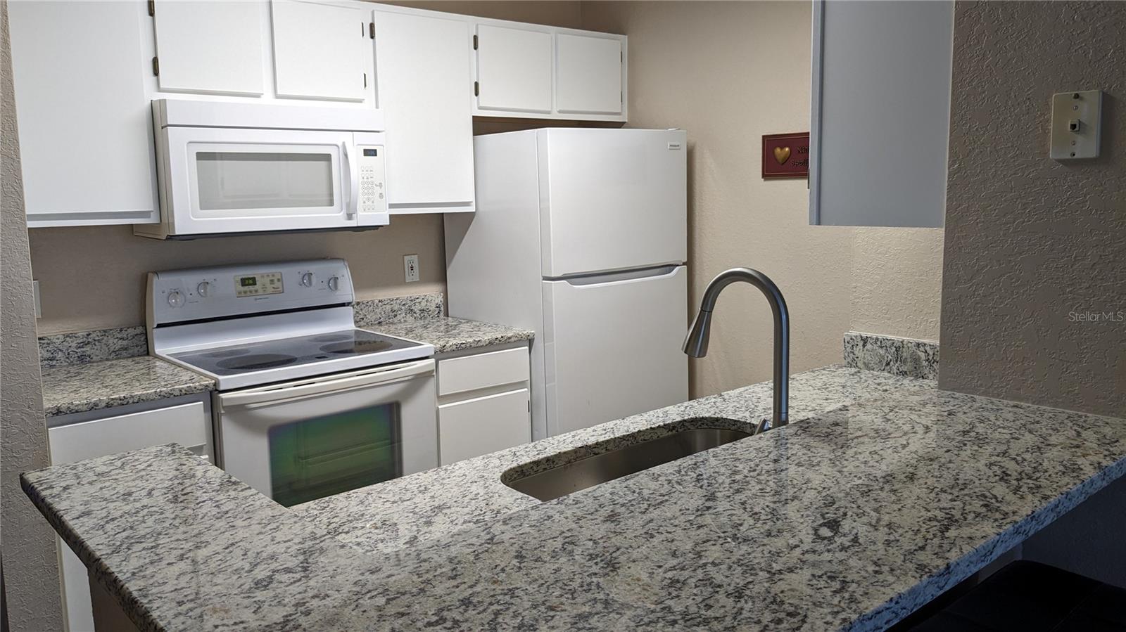 Image 2 of 17 For 8933 Manor Loop 208
