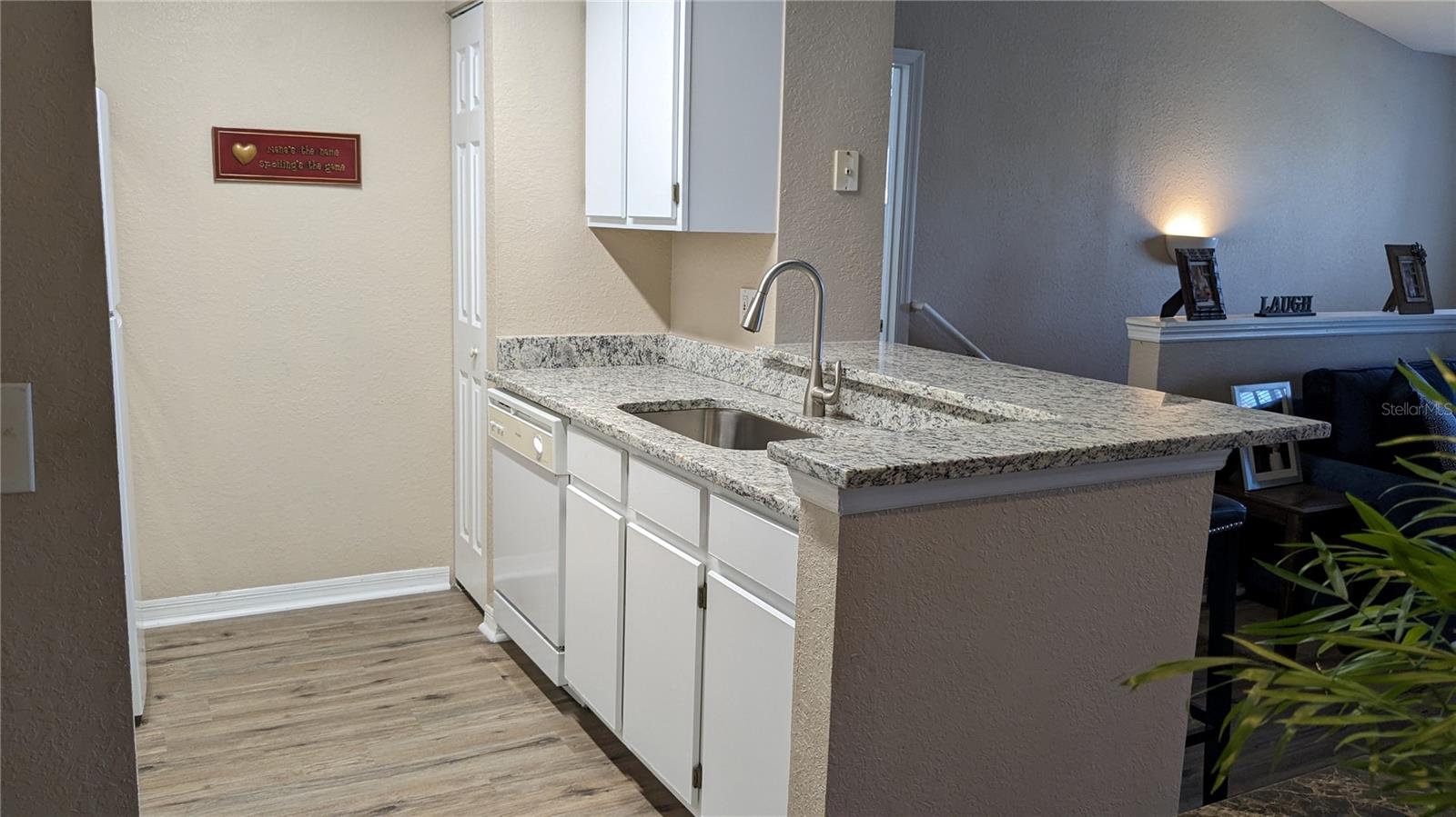 Image 3 of 17 For 8933 Manor Loop 208